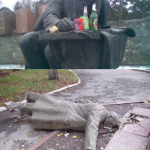 Lenin Statue total besoffen lustige Fotos Wissenswertes zum lachen Alkohol, Alltag, Am Morgen, Besoffene Geschichte, Bier