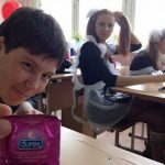 Lustige Teenager in der Schule erste Liebe Wissenswertes zum lachen Kinder, Lustige Geschichte, Pflichten