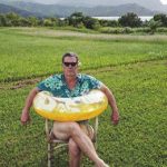 Witziges Sommer Bild Mann mit Schwimmreifen Wissenswertes zum lachen Freizeit, Lustige Predigt, Strand