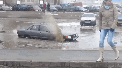Auto im Matsch lustig - tristes Wetter Auto im Matsch - tristes Wetter