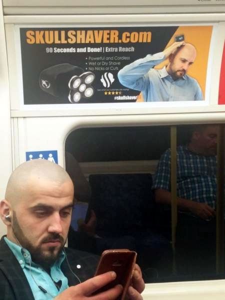 Doppelgänger auf Werbeplakat gegen Glatzenbildung - witzig