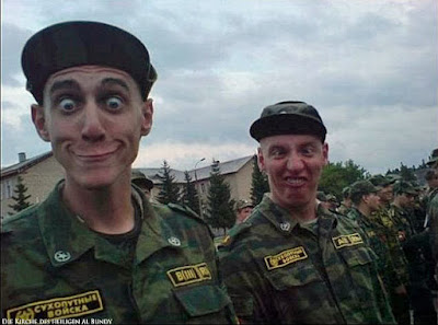 Dummes Gesicht von Soldaten 