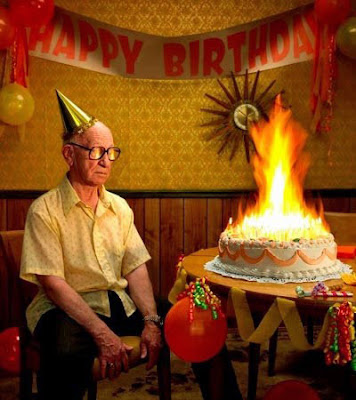 Geburtstag - feiern mit Geburtstagskuchen lustig Geburtstag - feiern mit Geburtstagskuchen lustig