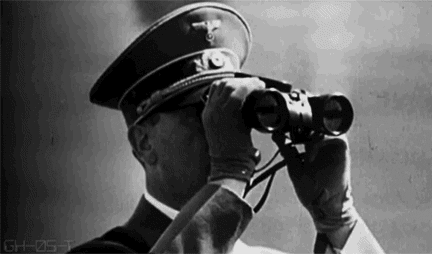 Hitler mit Fernglas animiert