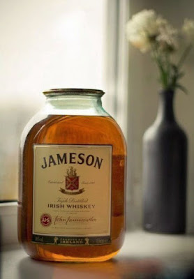 Jameson irischer Whiskey im Einmachglas Jameson irischer Whiskey im Einmachglas
