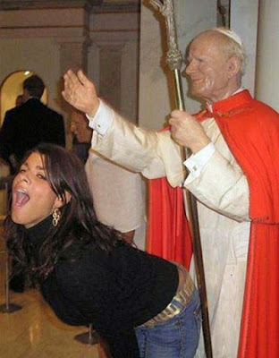 Der Papst und die Frauen Religionsatire