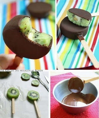 Kiwi mit Schokolade überzogen Dessert am Stiel