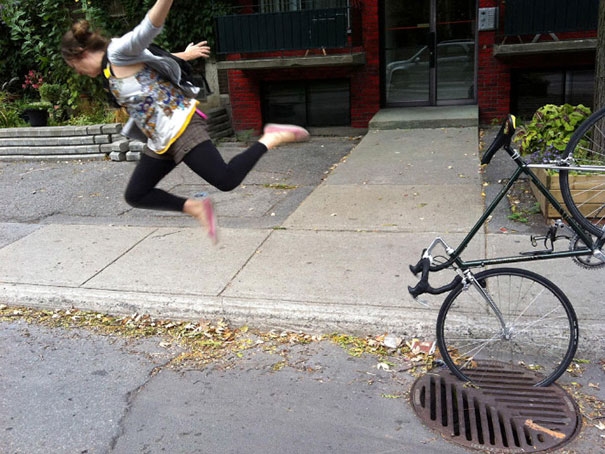 Komisches Bild Frau auf Fahrrad kaempft gegen Schwerkraft Spassbilder