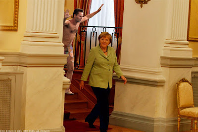 Komisches Bild - Merkels Politischer Aufmarsch Spassbilder