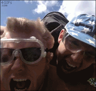 Männer machen Spaß - Fallschirmspringen Gesichtsausdruck