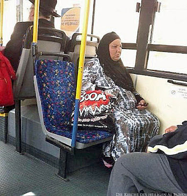 muslimische Frau im Bus - Terrorgefahr Boom 