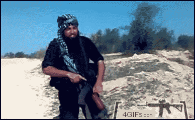IS Kämpfer dem das Gewehr kaputt geht - Billige Waffe