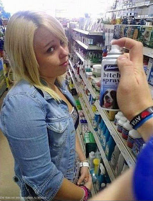 Lustiges Foto - Mit der Freundin einkaufen gehen - Schlampen Spray Mit der Freundin einkaufen gehen - Schlampen Spray
