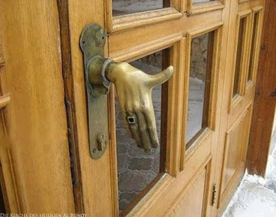 Lustiges Spruchbild - Sich die Klinke in die Hand geben Sich die Klinke in die Hand geben