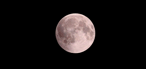 Mondfinsternis - Mond verfärbt sich rot