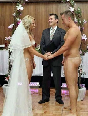 Nackt heiraten - Ja Wort lustig geben Nackt heiraten - Ja Wort geben