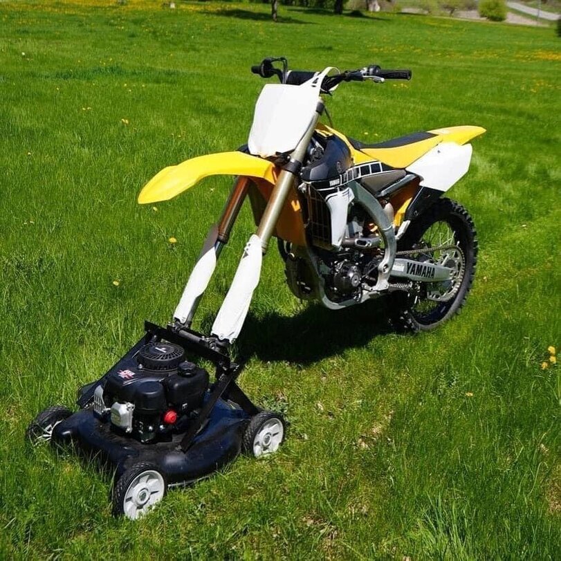 Selbstgebauter Rasenmäher mit viel PS - selbstgemachte Erfindung mit Motorrad
