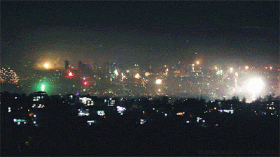 Silvester Feuerwerk Mitternacht animiert über Stadt