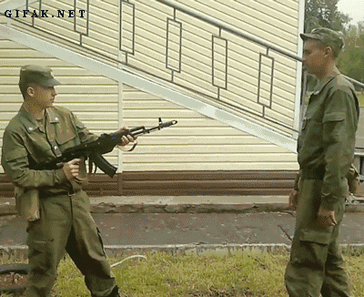 Soldaten Selbstverteidigungs Technik - Waffe entladen mit Fuß