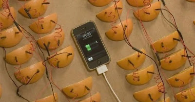 Strom aus Zitronen - Handy laden lustig