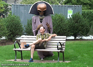 Ufo Alien im Stadtpark erschreckt Besucher 