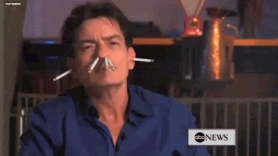Zigarette mit Nase, Mund und Ohren rauchen 