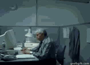 Alter Mann - Mobbing im Büro - Computer werfen