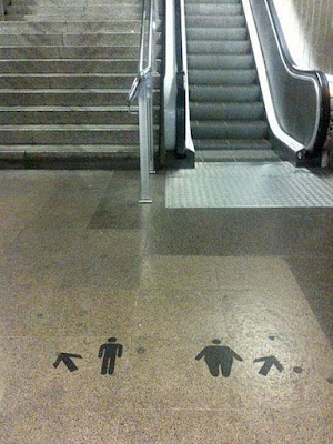 Treppe für dünne Menschen, Rolltreppe ist für die dicken.