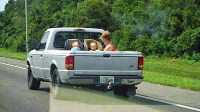 dumme Familien Bilder - Auto Ausflug über die Autobahn dumme Familien Bilder - Auto Ausflug über die Autobahn